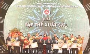 Những hình ảnh về Lễ công bố và trao Giải báo chí 'Búa liềm vàng' lần thứ VII 