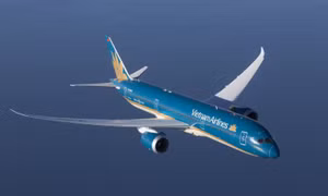 Máy bay Vietnam Airlines hạ cánh khẩn cấp tại Dubai cấp cứu hành khách.