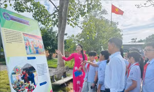 Khai mạc trưng bày triển lãm ảnh 'Di sản văn hóa phi vật thể vùng đất cố đô'