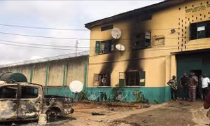 Nigeria bắt lại 108 tù nhân tẩu thoát sau vụ phá ngục