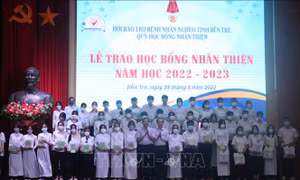Nâng bước học sinh, sinh viên có hoàn cảnh khó khăn đến trường