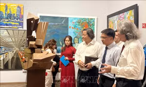 'Đất thép' bằng chất liệu sắt hàn đoạt giải Nhất giải thưởng mỹ thuật về 50 năm phát triển Thành phố Hồ Chí Minh