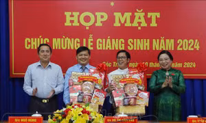 Thăm, chúc mừng các tổ chức tôn giáo nhân dịp Lễ Giáng sinh