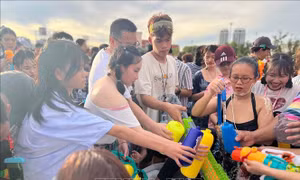 Thủ tướng Thái Lan kêu gọi người dân ưu tiên sự an toàn trong dịp Tết Songkran