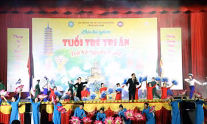 Lễ Hoa đăng tri ân, tưởng nhớ các Anh hùng liệt sỹ