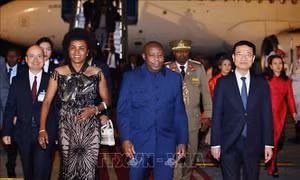 Tổng thống Cộng hòa Burundi đến Hà Nội, bắt đầu thăm chính thức Việt Nam