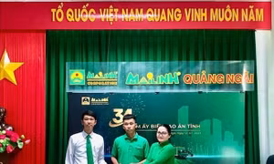 Lái xe taxi trả lại hơn 400 triệu đồng cho khách du lịch chuyển nhầm