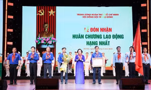 Đội Thiếu niên Tiền phong Hồ Chí Minh đón nhận Huân chương Lao động hạng Nhất