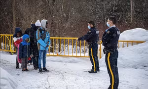 Lãnh đạo Canada, Mỹ điện đàm, trao đổi về vấn đề di cư