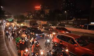 Hà Nội: Lượng phương tiện tăng cao tại các cửa ngõ