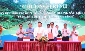 Tổng Công ty Đường sắt Việt Nam và Ninh Bình tăng cường hợp tác phát triển du lịch