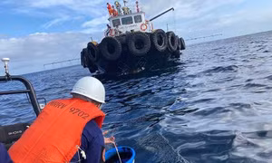 Nỗ lực ngăn chặn sự cố tràn dầu sau vụ tàu chìm ở Philippines