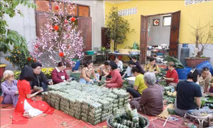 Giữ hồn quê qua màu bánh chưng xanh trên đất Triệu Voi