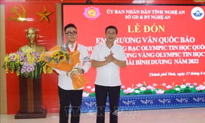 Nghệ An: Khen thưởng học sinh đạt Huy chương Bạc Olympic Tin học quốc tế