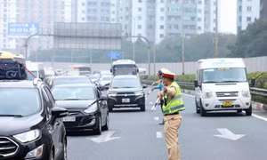 Phân luồng giao thông phục vụ chương trình 'Tự hào là người Việt Nam'