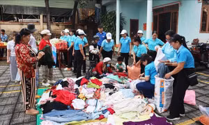 Ấm lòng 'Gian hàng 0 đồng' gần 10 năm hỗ trợ người khó khăn