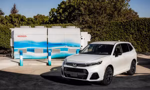 Honda lần đầu tiên ra mắt xe lai hydro - điện