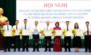 Tăng cường vai trò nêu gương của cán bộ, đảng viên