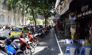TP Hồ Chí Minh: Thí điểm thu phí sử dụng tạm thời một phần hè phố 