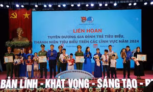 Tuyên dương gia đình trẻ và thanh niên tiêu biểu năm 2024