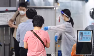 Hàn Quốc hạ mức đánh giá cấp độ lây lan COVID-19 tương đương cúm mùa