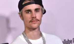 Justin Bieber thu được 200 triệu USD nhờ bán toàn bộ bản quyền bài hát