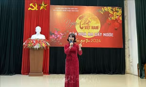 Phát huy thơ ca trong xây dựng, bảo vệ đất nước, quê hương
