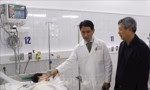 Thăm hỏi, động viên các nạn nhân trong vụ ngạt khí tại Điện Bàn Tây, Đà Nẵng