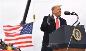 Tổng thống Trump bị cảnh báo về nguy cơ từ việc phớt lờ luật lưu trữ hồ sơ