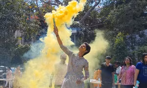 Ấn Độ rực rỡ đón lễ hội sắc màu Holi