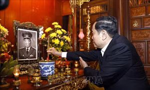 Chủ tịch Quốc hội dâng hương tưởng nhớ nguyên Chủ tịch nước, Đại tướng Lê Đức Anh và Đại tướng Nguyễn Chí Thanh