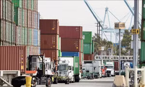 Các nhà bán lẻ Mỹ 'chạy đua' nhập hàng Trung Quốc cho mùa Hè