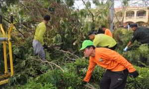 Những 'ngọn lửa ấm', xua tan tổn thất sau bão