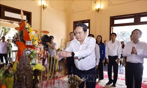 Chủ tịch Quốc hội Trần Thanh Mẫn dâng hương tưởng nhớ các lãnh đạo Đảng, Nhà nước