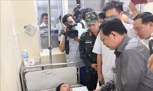 Phó Thủ tướng Hồ Quốc Dũng: Nhanh chóng khôi phục hạ tầng thiết yếu, phục vụ sinh hoạt cho nhân dân