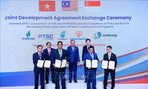 Hội nghị Cấp cao ASEAN: Việt Nam thỏa thuận xuất khẩu điện năng lượng tái tạo sang Malaysia và Singapore