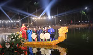 Biểu diễn Quan họ trên thuyền với chủ đề “Bài ca đi cùng năm tháng”
