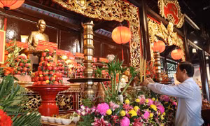 Tri ân các Anh hùng liệt sĩ và đồng bào yêu nước tại Côn Đảo