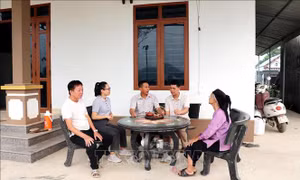 Phong trào hiến đất làm đường ở vùng đồng bào công giáo Bình Ca