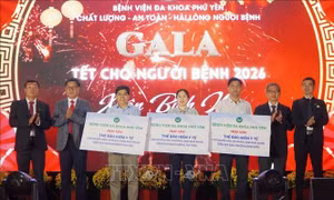 Mang xuân đến cho người bệnh đang điều trị tại bệnh viện