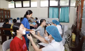 Khám miễn phí răng miệng cho trẻ em Làng trẻ em SOS Hà Nội 