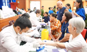 Tri ân những người nằm xuống, viết tiếp khát vọng non sông