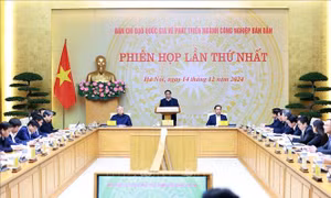Thủ tướng chủ trì phiên họp về phát triển ngành công nghiệp bán dẫn