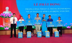 Tháng Công nhân 2025: Hỗ trợ kinh phí làm nhà mái ấm Công đoàn