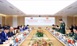 Chủ tịch Quốc hội Campuchia thăm Tập đoàn Công nghệ viễn thông Quân đội Viettel 