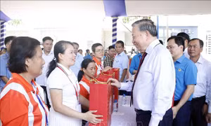 Tổng Bí thư, Chủ tịch nước Tô Lâm thăm, động viên công nhân, người lao động tại TP Hồ Chí Minh