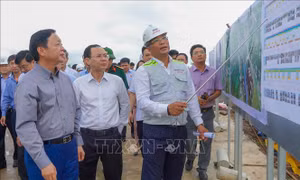 Phó Thủ tướng Trần Hồng Hà kiểm tra thi công cao tốc Cần Thơ - Cà Mau
