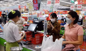 Thủ tướng yêu cầu không để xảy ra tình trạng găm hàng, tăng giá bất hợp lý sau bão