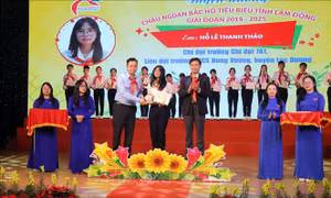Tôn vinh những đội viên, nhi đồng xuất sắc