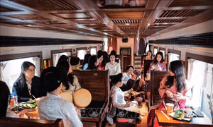 Du lịch trải nghiệm trên 'Tàu 5 cửa ô'